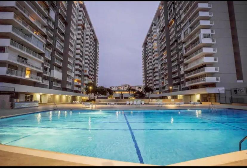 Downtown Beachfront Isla Verde Luxury Apartment Сан Хуан Екстериор снимка