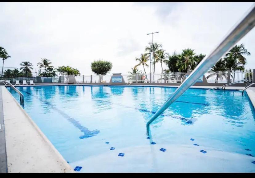 Downtown Beachfront Isla Verde Luxury Apartment Сан Хуан Екстериор снимка
